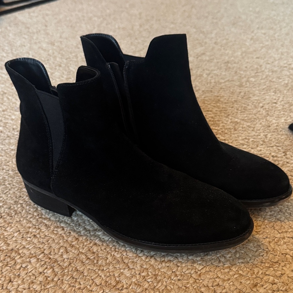 Elegant Black Men's Suede Boots